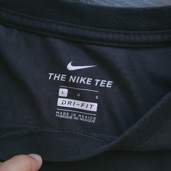 Two NIKE Men Graphic Short Sleeve T-Shirt / Size Large - Picture 7 of 7